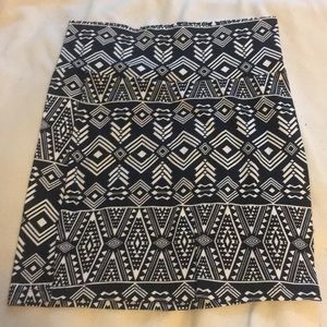 🌸 5 for $25 🌸 NWT Body Con Printed Skirt